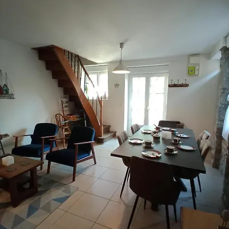 Gite Montoise Genêts Buitenkant foto