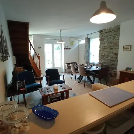 Gite Montoise Genêts Buitenkant foto